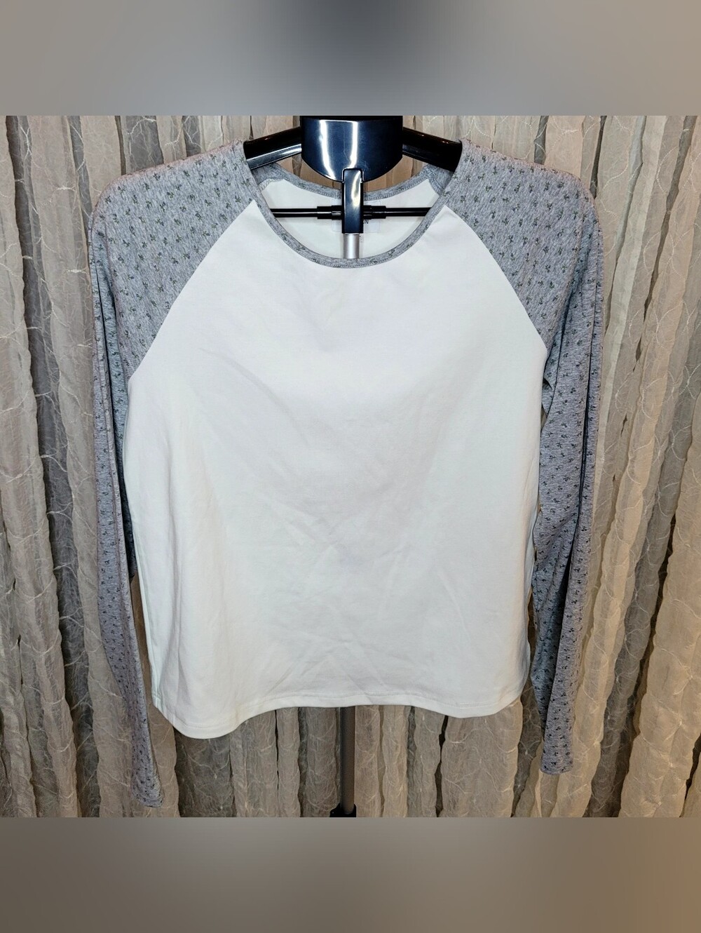 Things Between White Gray Ditsy Floral Raglan Sleeve Top Baseball Tee L